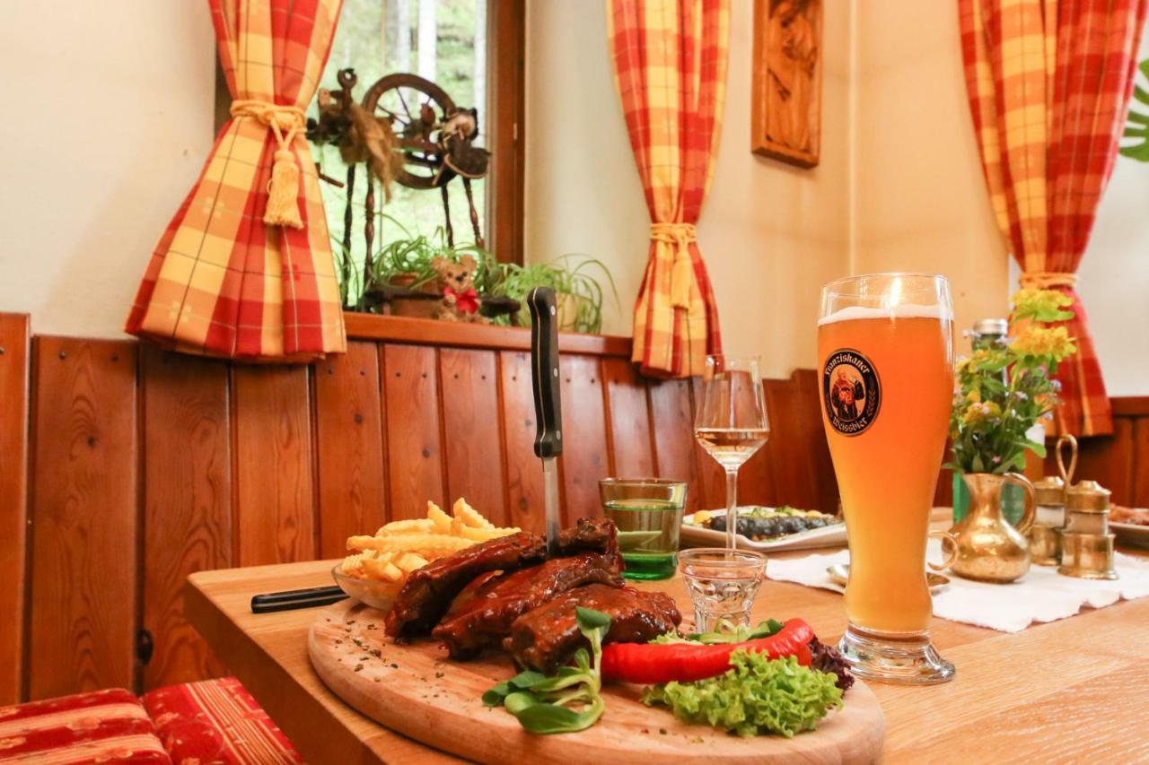 Gasthof St. Adolari Hotel Sankt Ulrich am Pillersee Bagian luar foto